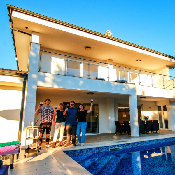 Villa Hedonistra, Villa Hedonistra Batvači