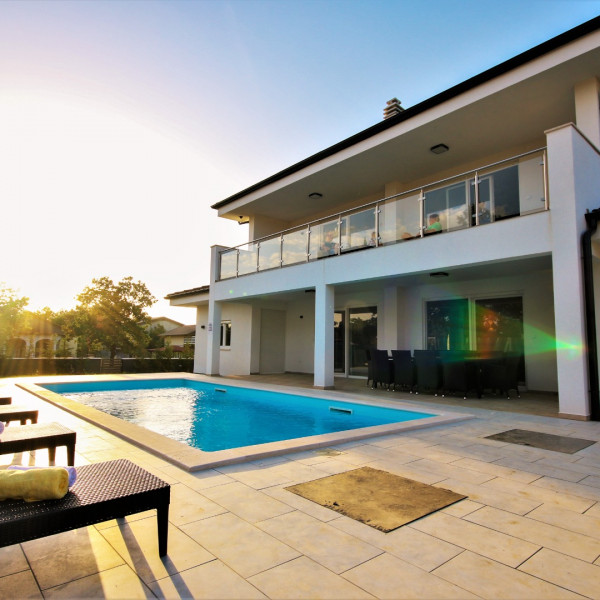 Villa Hedonistra, Villa Hedonistra Batvači