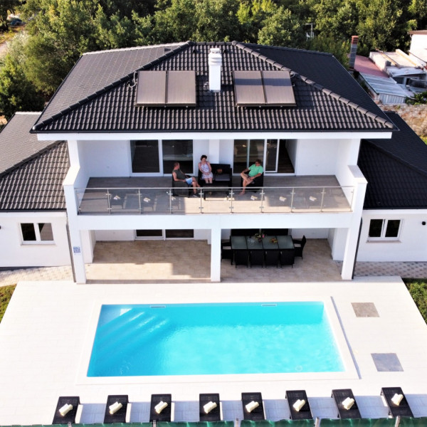 Villa Hedonistra, Villa Hedonistra Batvači