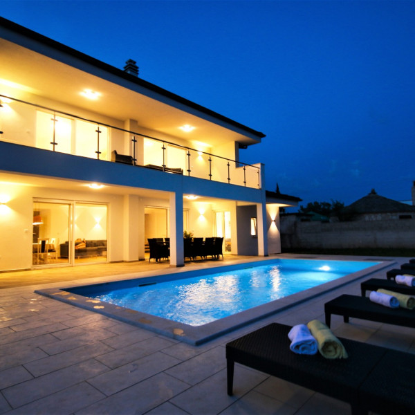 Villa Hedonistra, Villa Hedonistra Batvači