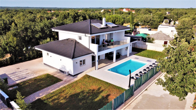 Villa Hedonistra, Villa Hedonistra Batvači