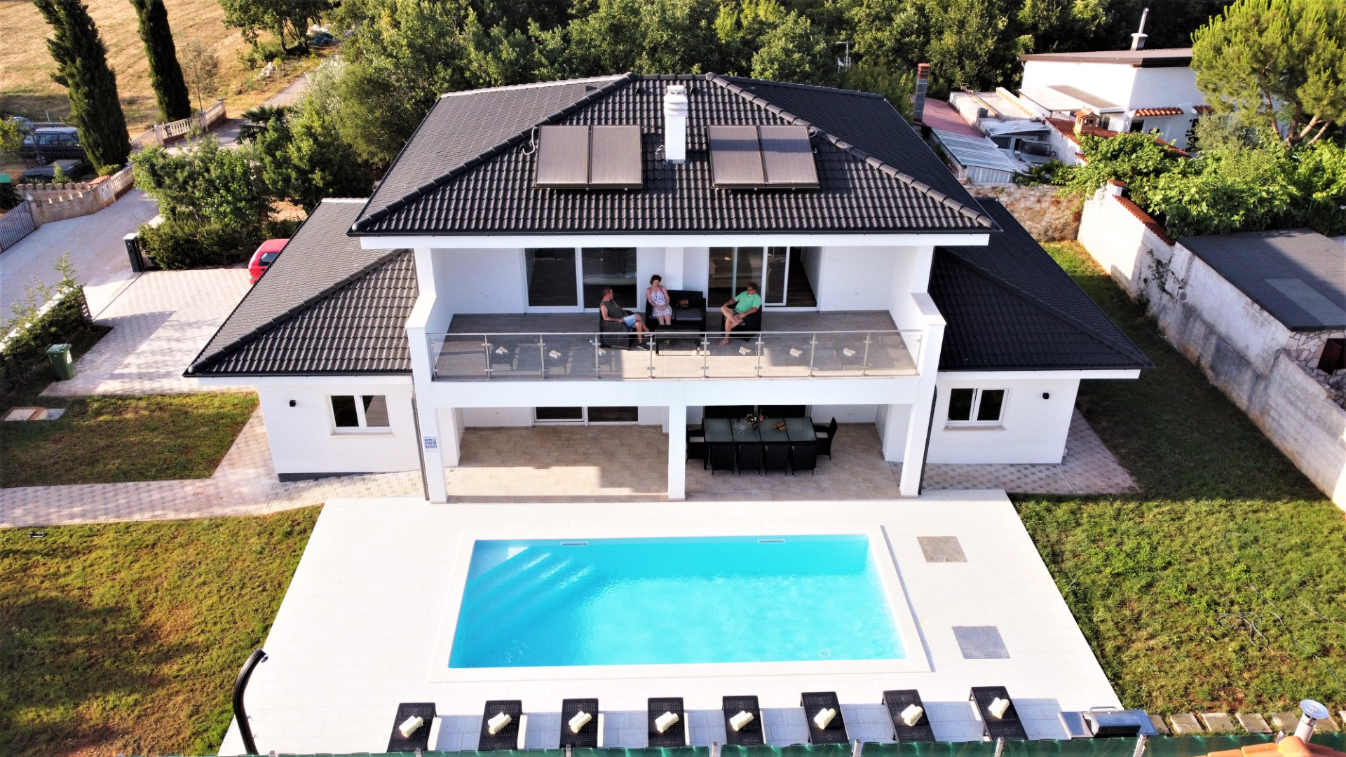 - , Villa Hedonistra Batvači