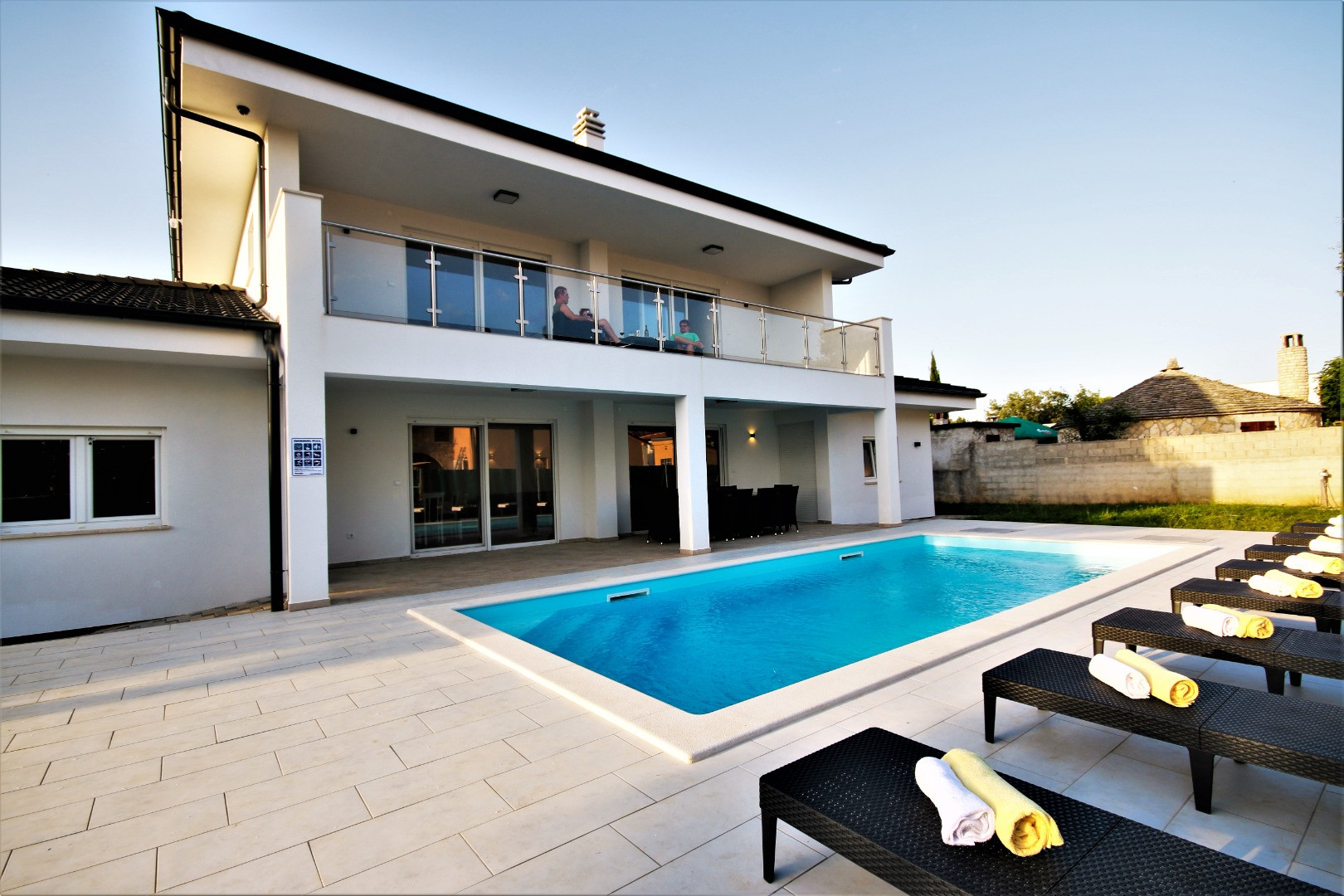 - , Villa Hedonistra Batvači