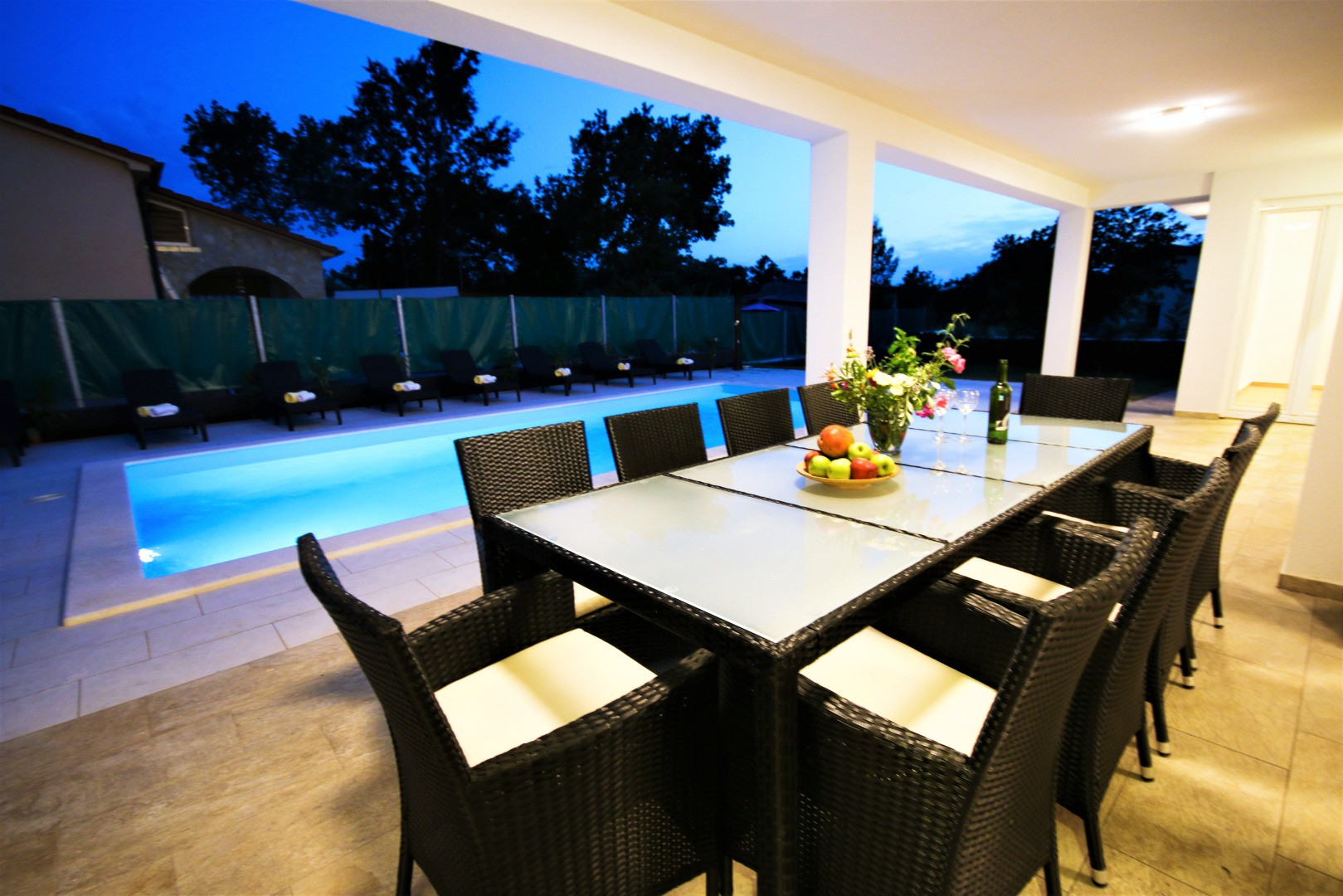 - , Villa Hedonistra Batvači