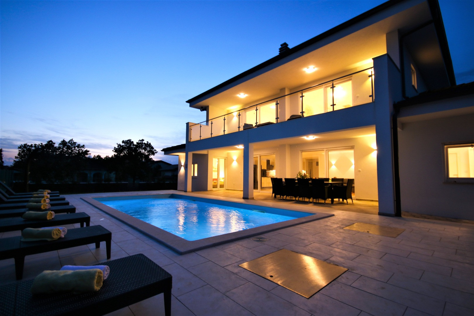 - , Villa Hedonistra Batvači