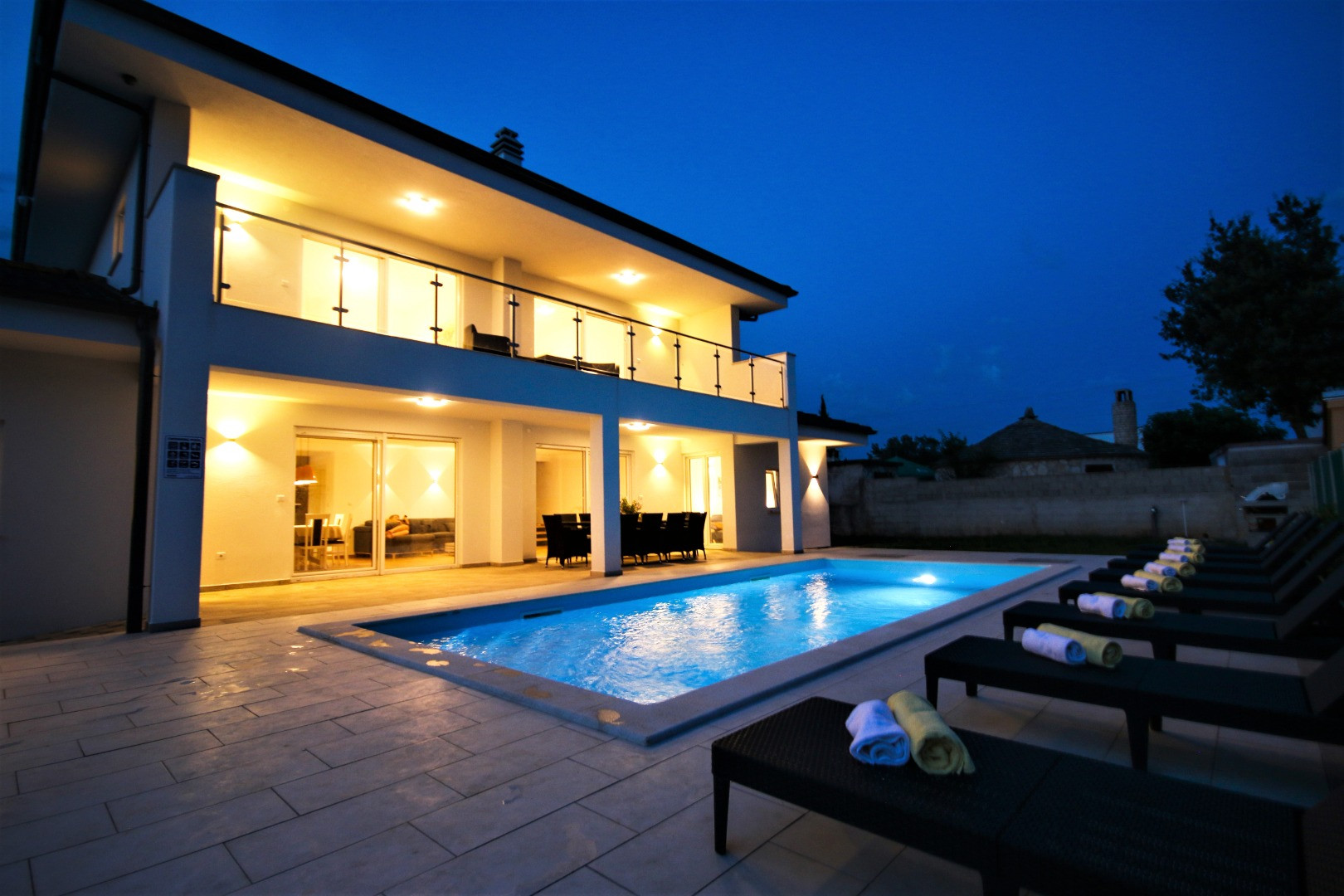 - , Villa Hedonistra Batvači